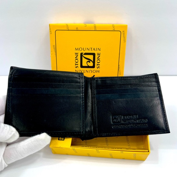 ⭐️STONE MOUNTAIN💯MENS BLACK LEATHER WALLET W/RFID PROTECTION, INTERIOR ZIPPER - Picture 3 of 16